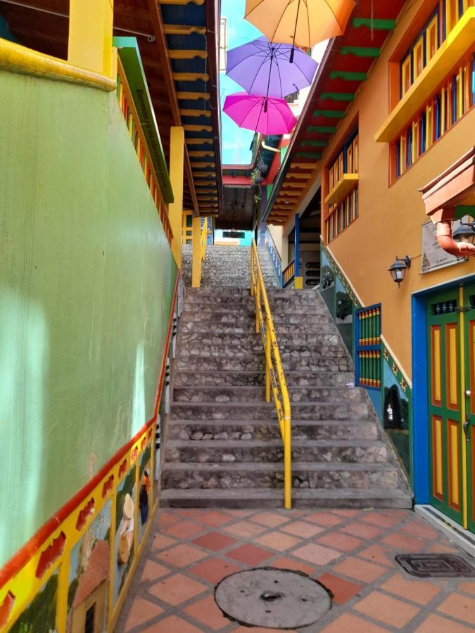 El Paraiso Paisa 5 Minutos Del Malecon Parqueadero Privado A Guatapé Exterior foto